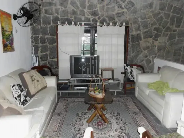 Casa com 482m² 4 quartos e 3 banheiros, à venda, no bairro Bangu em Rio de Janeiro