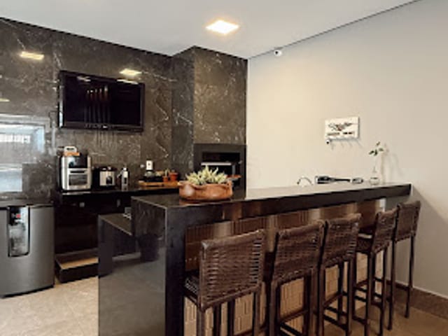 Casa com 200m² 4 quartos e 3 banheiros, à venda, no bairro Colina de Laranjeiras em Serra