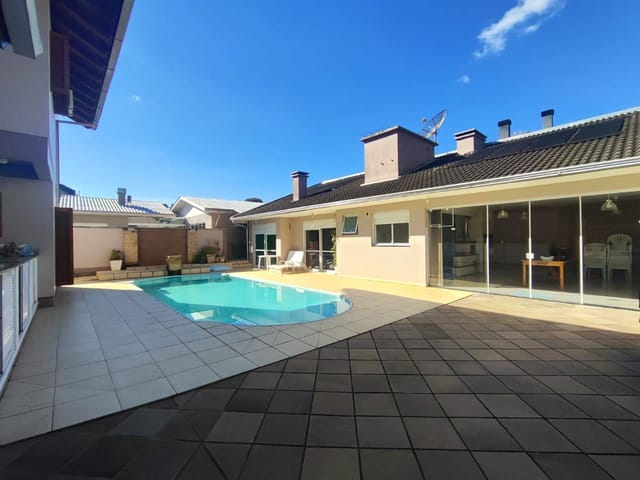 Casa com 505m² 3 quartos e 5 banheiros, à venda, no bairro Centro em Nova Prata