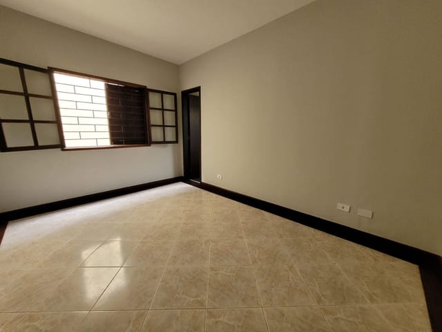 Casa com 360m² 3 quartos e 5 banheiros, à venda, no bairro Itaipu em Niterói