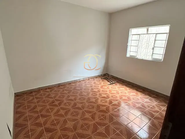 Casa com 360m² 4 quartos e 2 banheiros, à venda ou para alugar, no bairro Jardim Valença em Valença