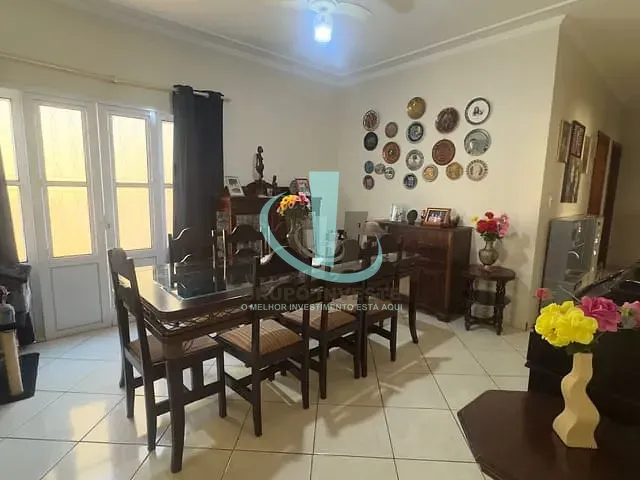 Casa com 270m² 3 quartos e 2 banheiros, à venda, no bairro RESIDENCIAL CAMBUY em ARARAQUARA