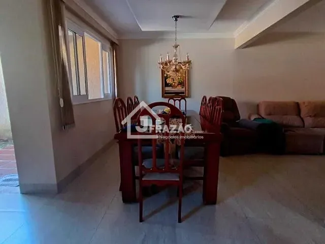 Casa com 202m² 3 quartos e 2 banheiros, à venda, no bairro Parque Anhangüera em Goiânia
