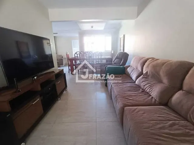 Casa com 202m² 3 quartos e 2 banheiros, à venda, no bairro Parque Anhangüera em Goiânia