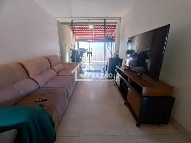 Casa com 202m² 3 quartos e 2 banheiros, à venda, no bairro Parque Anhangüera em Goiânia