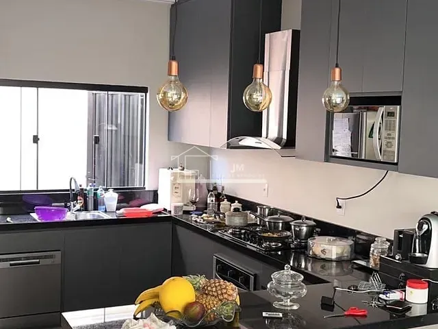 Casa com 250m² 3 quartos e 3 banheiros, à venda, no bairro Cidade Jardim em Uberlândia