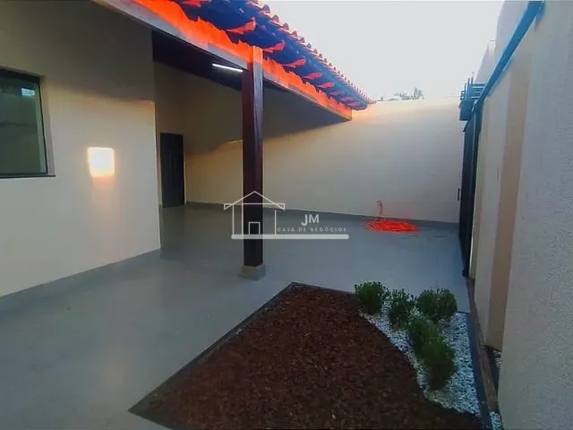 Casa com 250m² 3 quartos e 3 banheiros, à venda, no bairro Cidade Jardim em Uberlândia