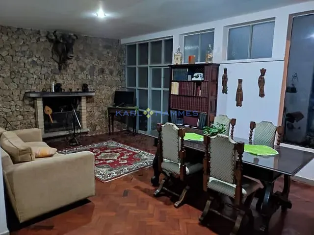 Casa 3 quartos e 2 banheiros, à venda, no bairro Simeria em Petrópolis