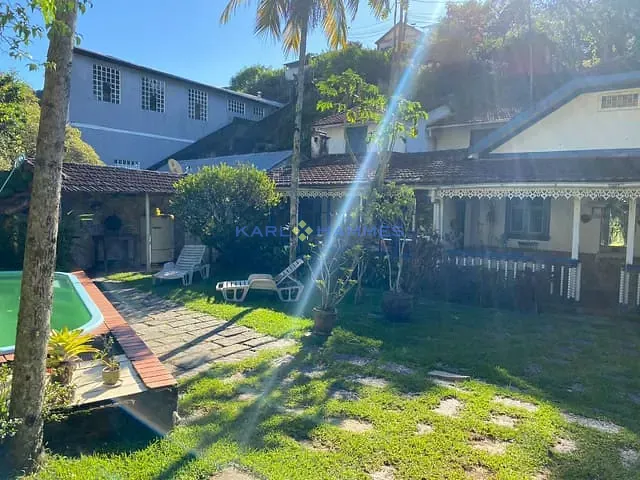 Casa 3 quartos e 2 banheiros, à venda, no bairro Simeria em Petrópolis