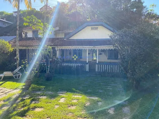 Casa 3 quartos e 2 banheiros, à venda, no bairro Simeria em Petrópolis