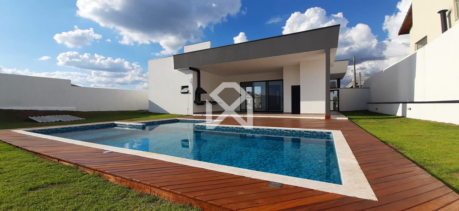 Casa à venda com 3 quartos, 270m² - Foto 1