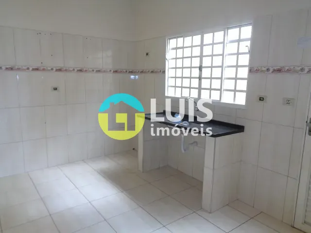 Casa 2 quartos e 2 banheiros, à venda, no bairro BNH em Guaranésia