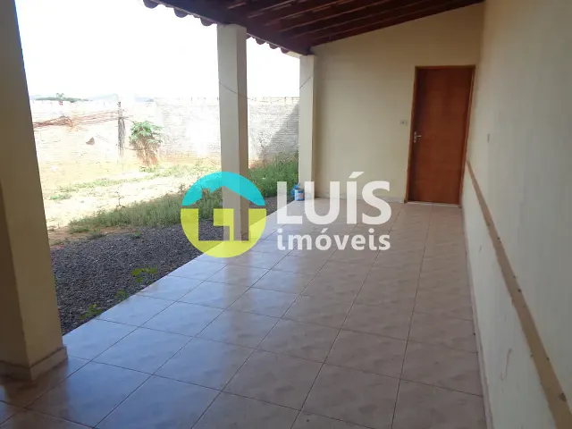 Casa 2 quartos e 2 banheiros, à venda, no bairro BNH em Guaranésia