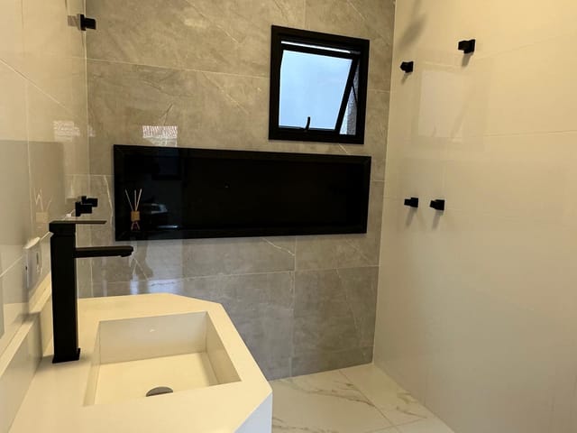 Casa com 199m² 3 quartos e 3 banheiros, à venda, no bairro Nereidas em Guaratuba