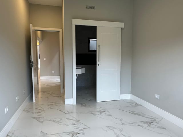 Casa com 199m² 3 quartos e 3 banheiros, à venda, no bairro Nereidas em Guaratuba
