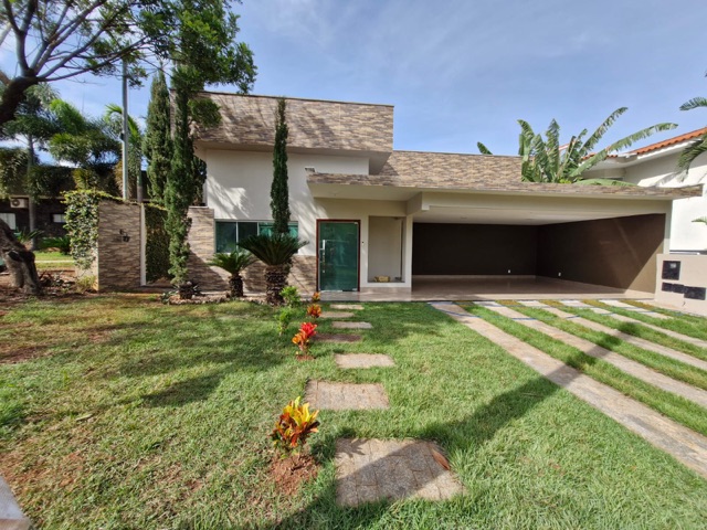 Casa com 450m² 4 quartos e 5 banheiros, à venda, no bairro Condomínio do Lago 1ª Etapa em Goiânia