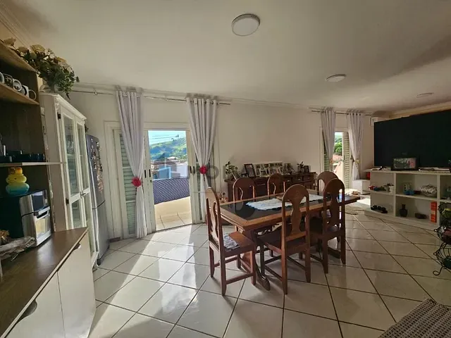 Casa com 328m² 5 quartos e 2 banheiros, à venda, no bairro Centro em Piranguinho