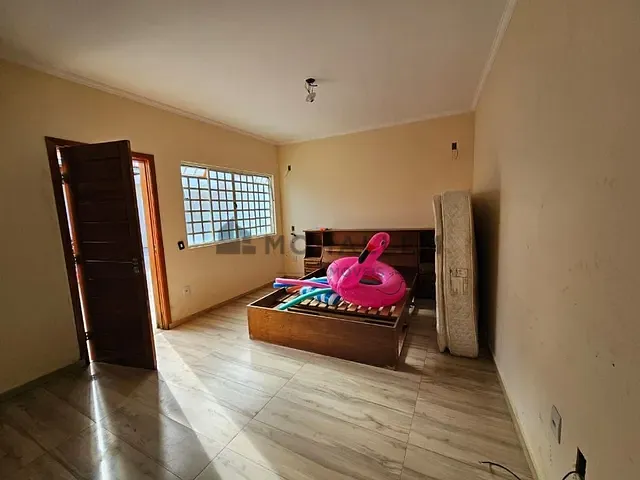 Casa com 328m² 5 quartos e 2 banheiros, à venda, no bairro Centro em Piranguinho