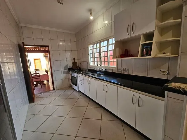 Casa com 328m² 5 quartos e 2 banheiros, à venda, no bairro Centro em Piranguinho