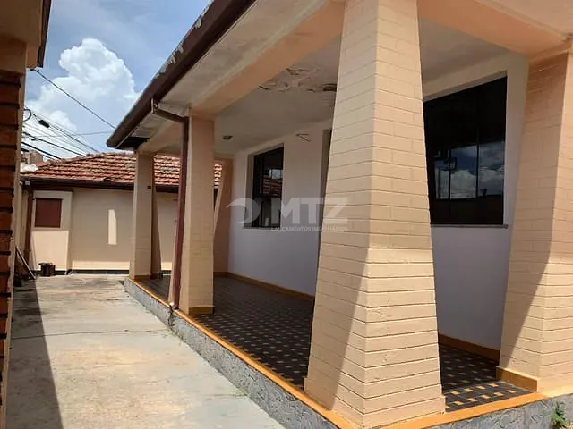 Casa com 511m² 6 quartos e 2 banheiros, à venda, no bairro Vila dos Lavradores em Botucatu