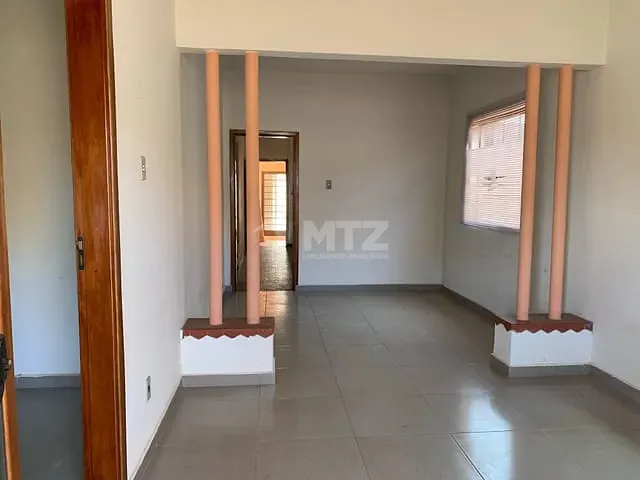 Casa com 511m² 6 quartos e 2 banheiros, à venda, no bairro Vila dos Lavradores em Botucatu