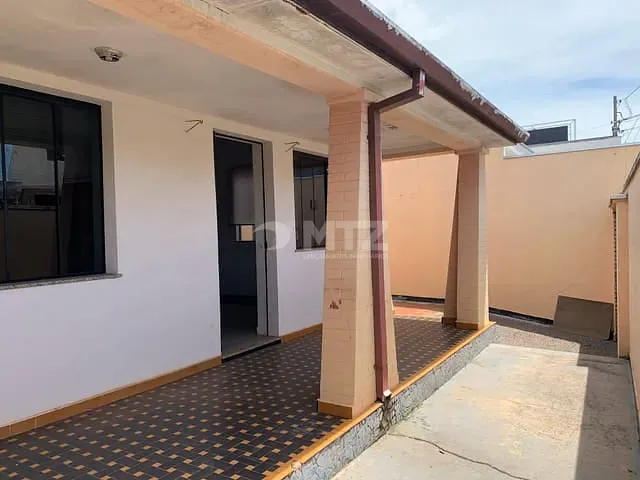 Casa com 511m² 6 quartos e 2 banheiros, à venda, no bairro Vila dos Lavradores em Botucatu