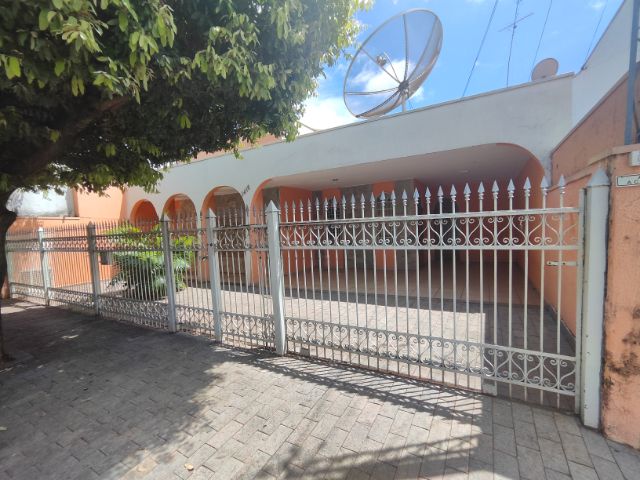 Casa 3 quartos e 3 banheiros, à venda ou para alugar, no bairro Centro em Fernandópolis
