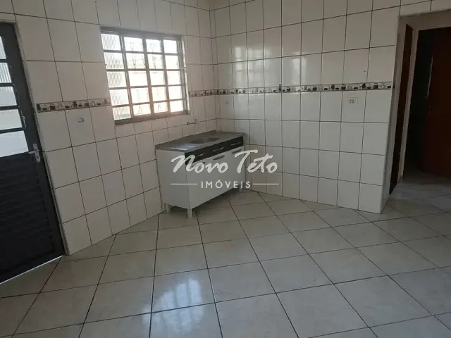 Casa 2 quartos e 1 banheiro, para alugar, no bairro Jardim Pararangaba em São José dos Campos