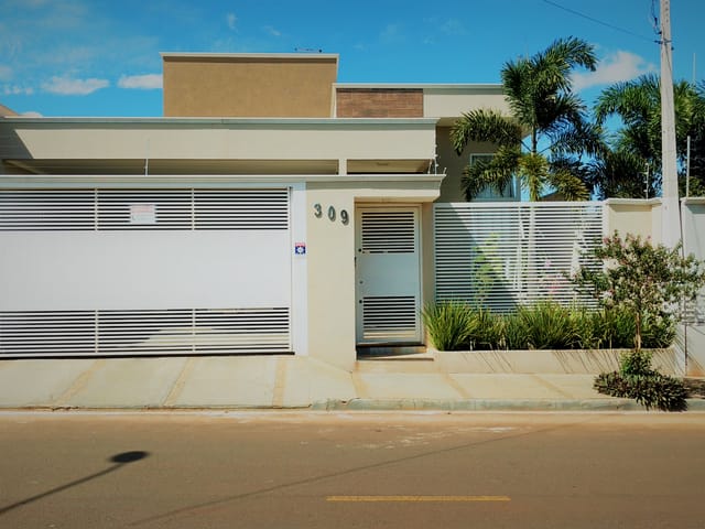Casa com 396m² 3 quartos e 3 banheiros, à venda, no bairro Parque Villa Lobos em Olímpia