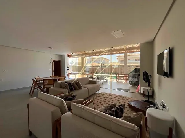 Casa com 450m² 4 quartos e 6 banheiros, à venda, no bairro Olivença em Ilhéus