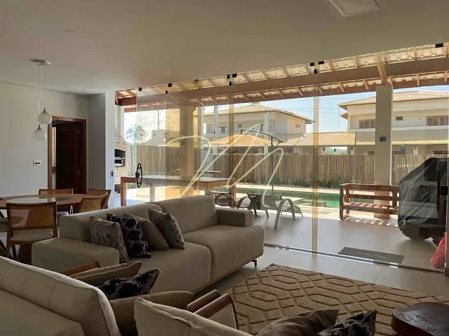 Casa com 450m² 4 quartos e 6 banheiros, à venda, no bairro Olivença em Ilhéus