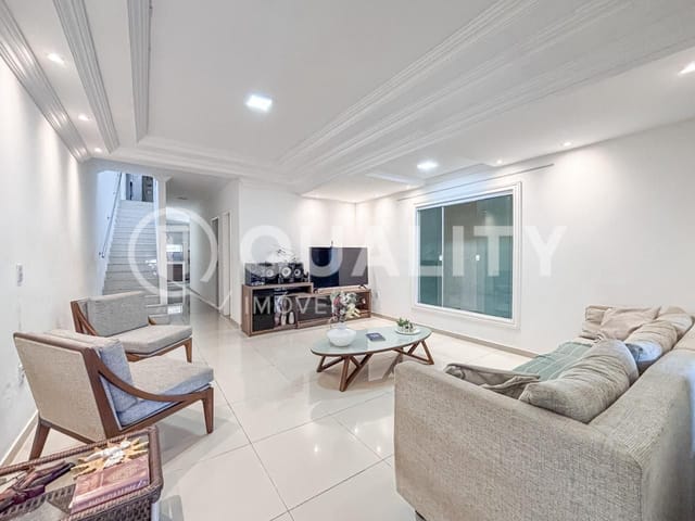 Casa com 242m² 4 quartos e 4 banheiros, à venda, no bairro Maraponga em Fortaleza