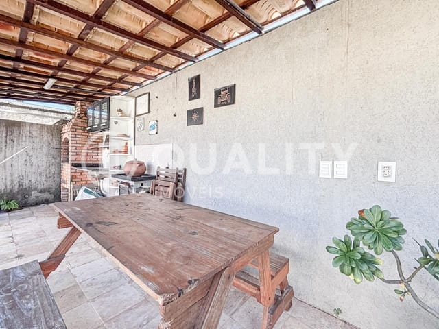 Casa com 242m² 4 quartos e 4 banheiros, à venda, no bairro Maraponga em Fortaleza