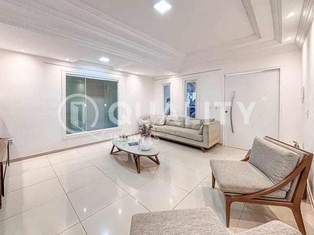 Casa com 242m² 4 quartos e 4 banheiros, à venda, no bairro Maraponga em Fortaleza