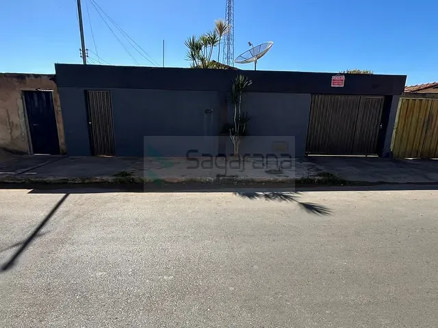 Casa 4 quartos e 2 banheiros, à venda, no bairro Santo Antônio em Patrocínio