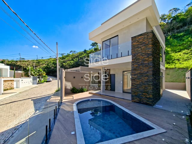 Casa 3 quartos e 4 banheiros, à venda, no bairro Cerâmica D'angelo em Paraíba do Sul