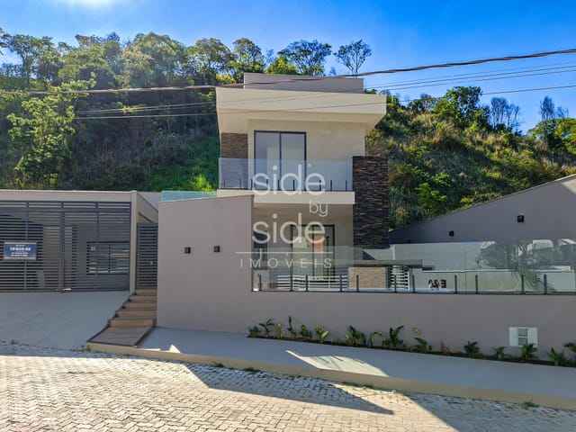 Casa 3 quartos e 4 banheiros, à venda, no bairro Cerâmica D'angelo em Paraíba do Sul