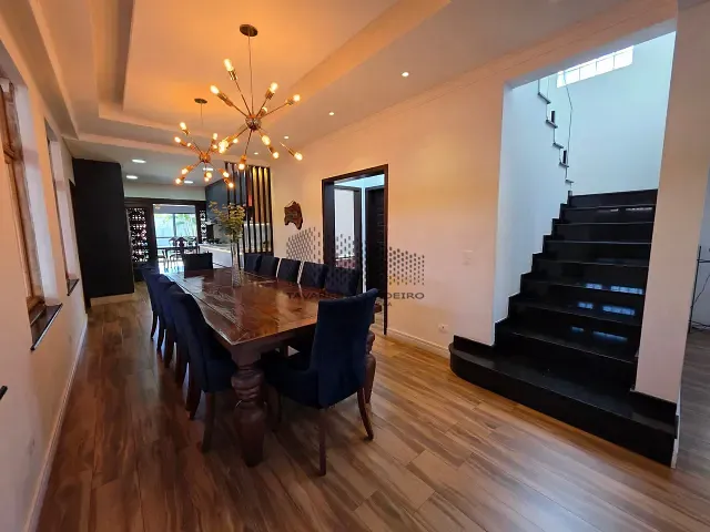 Casa com 576m² 3 quartos e 4 banheiros, à venda ou para alugar, no bairro Centro em São José dos Pinhais