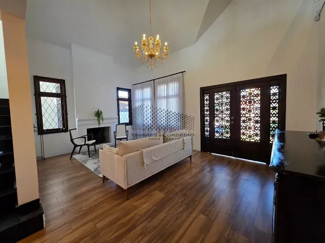 Casa com 576m² 3 quartos e 4 banheiros, à venda ou para alugar, no bairro Centro em São José dos Pinhais