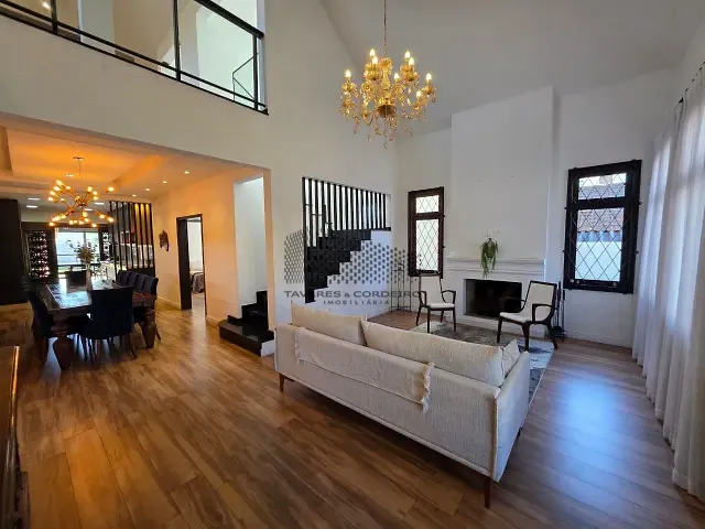 Casa com 576m² 3 quartos e 4 banheiros, à venda ou para alugar, no bairro Centro em São José dos Pinhais