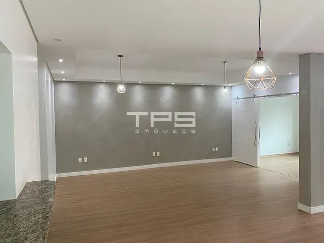 Casa com 280m² 4 quartos e 1 banheiro, à venda ou para alugar, no bairro Campos Do Conde em Tremembé