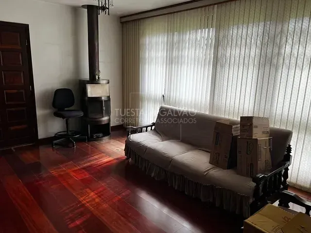 Casa com 180m² 4 quartos e 1 banheiro, à venda, no bairro Portão em Curitiba