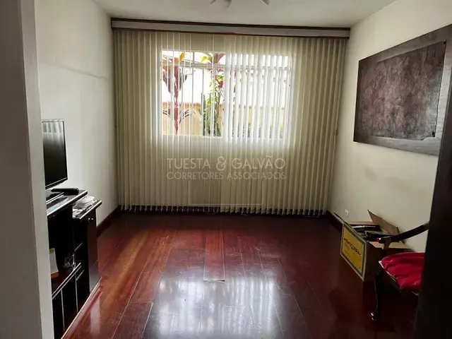 Casa com 180m² 4 quartos e 1 banheiro, à venda, no bairro Portão em Curitiba