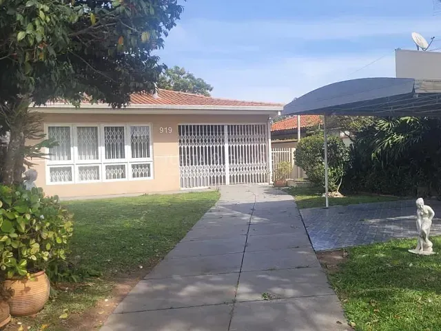 Casa com 180m² 4 quartos e 1 banheiro, à venda, no bairro Portão em Curitiba