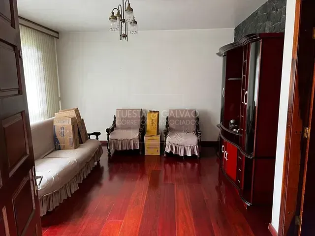 Casa com 180m² 4 quartos e 1 banheiro, à venda, no bairro Portão em Curitiba