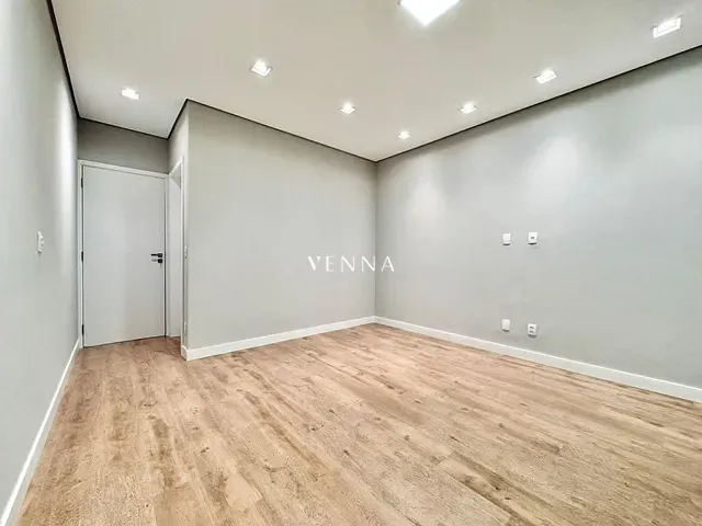 Casa 3 quartos e 5 banheiros, à venda, no bairro Conjunto Habitacional Alexandre Urbanas em Londrina