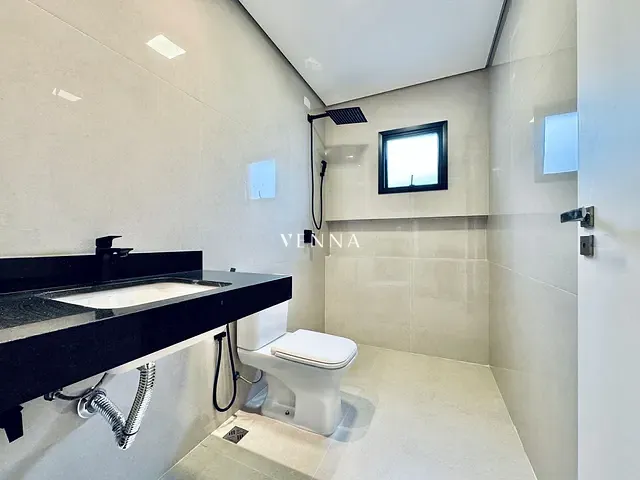 Casa 3 quartos e 5 banheiros, à venda, no bairro Conjunto Habitacional Alexandre Urbanas em Londrina