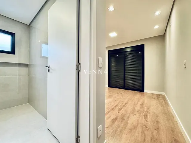 Casa 3 quartos e 5 banheiros, à venda, no bairro Conjunto Habitacional Alexandre Urbanas em Londrina