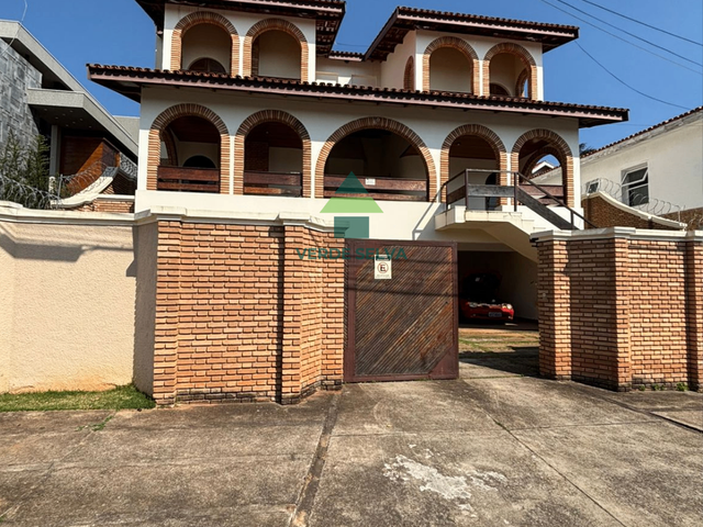 Casa com 600m² 4 quartos e 5 banheiros, para alugar, no bairro Samambaia Parque Residencial em Atibaia
