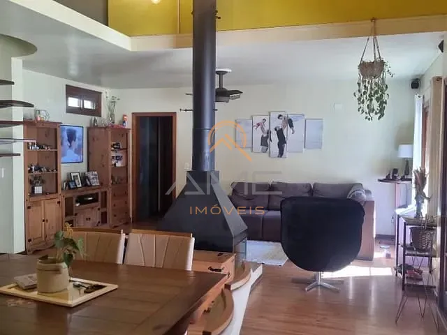 Casa com 675m² 2 quartos e 1 banheiro, à venda, no bairro Laranjal em Pelotas